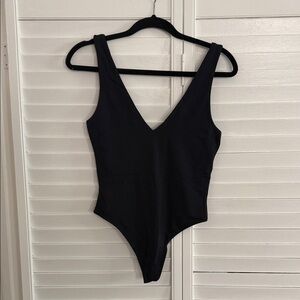 Babaton deep V-neck bodysuit size Medium